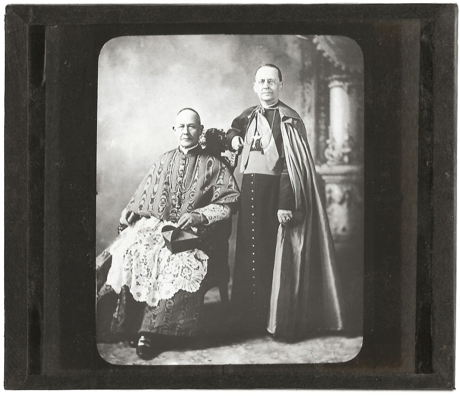 Cardinal Vannutelli et Mgr. Bruchesi, photo plaque de verre, positif 8,5x10 cm