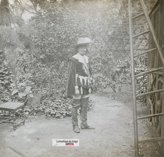 Personnage en costume, plaque verre stéréo, photo ancienne 4,5x10,7 cm