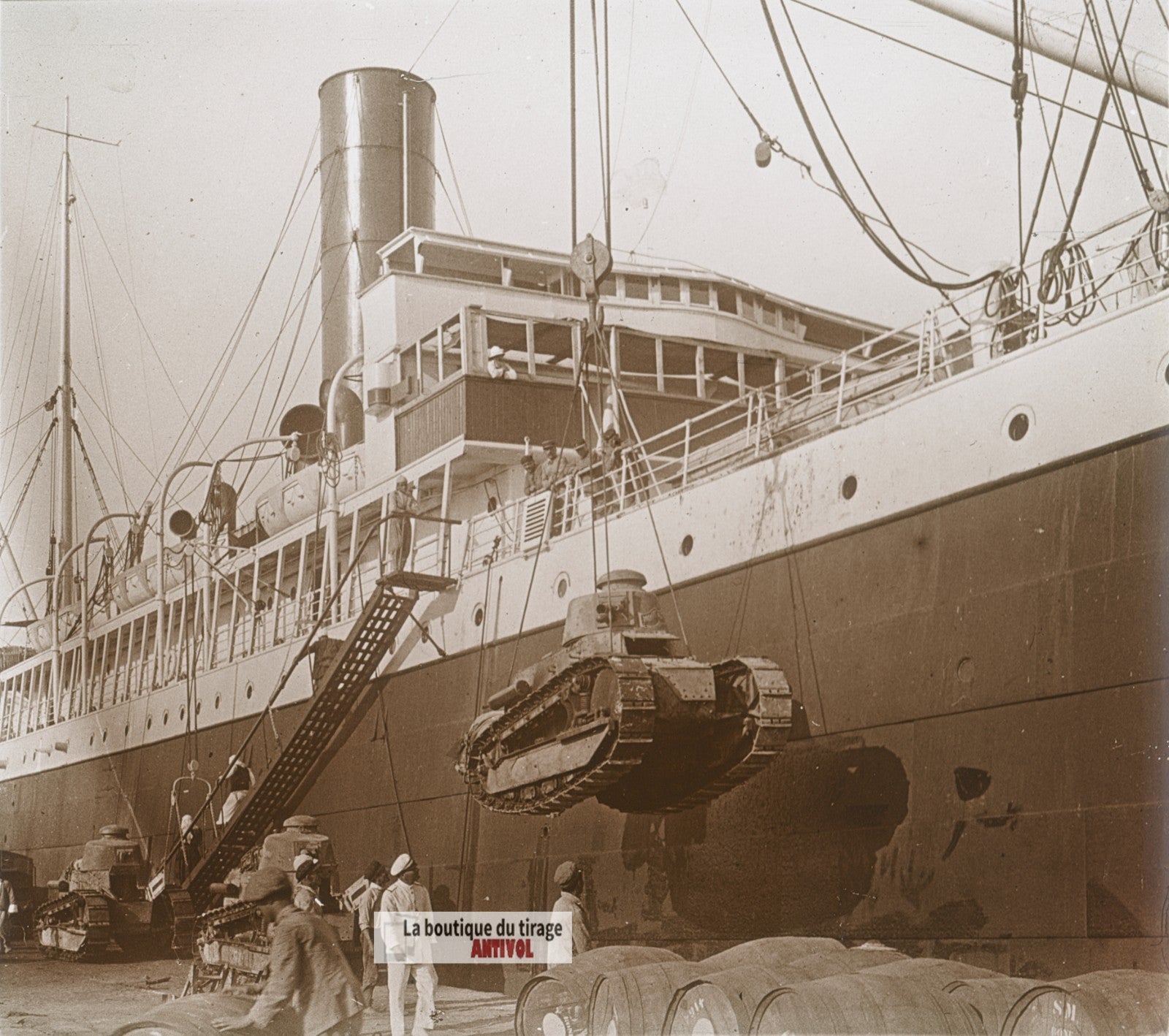 Chars Renault FT, bateau, plaque de verre, photo ancienne stéréo 6x13 cm