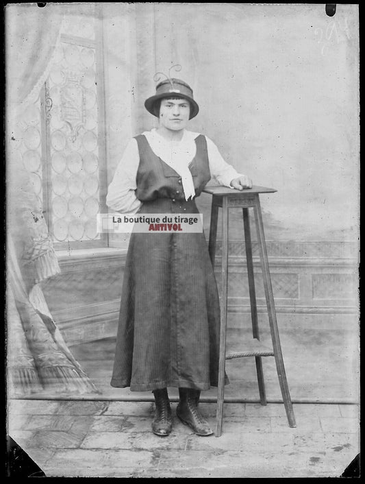 Plaque verre photo ancienne négatif noir et blanc 9x12 cm femme France vintage 