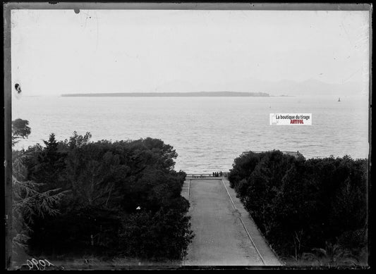 Plaque verre photo ancienne négatif noir et blanc 13x18 cm Antibes Eden-Roc mer