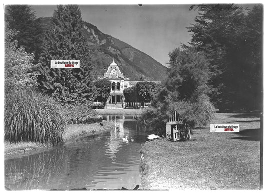 Plaque verre photo ancienne positif noir et blanc 13x18 cm Luchon parc du Casino