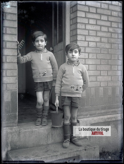 Portrait de deux jeunes garçons, plaque verre photo ancienne, négatif 9x12 cm