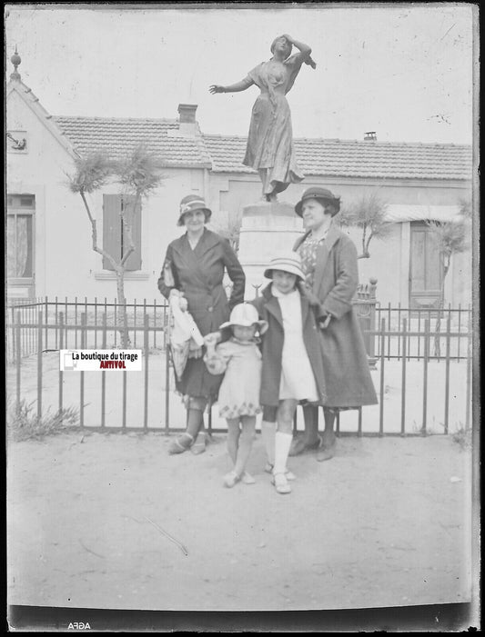 Statue Mireille, Saintes-Maries, Plaque verre photo négatif noir & blanc 9x12 cm