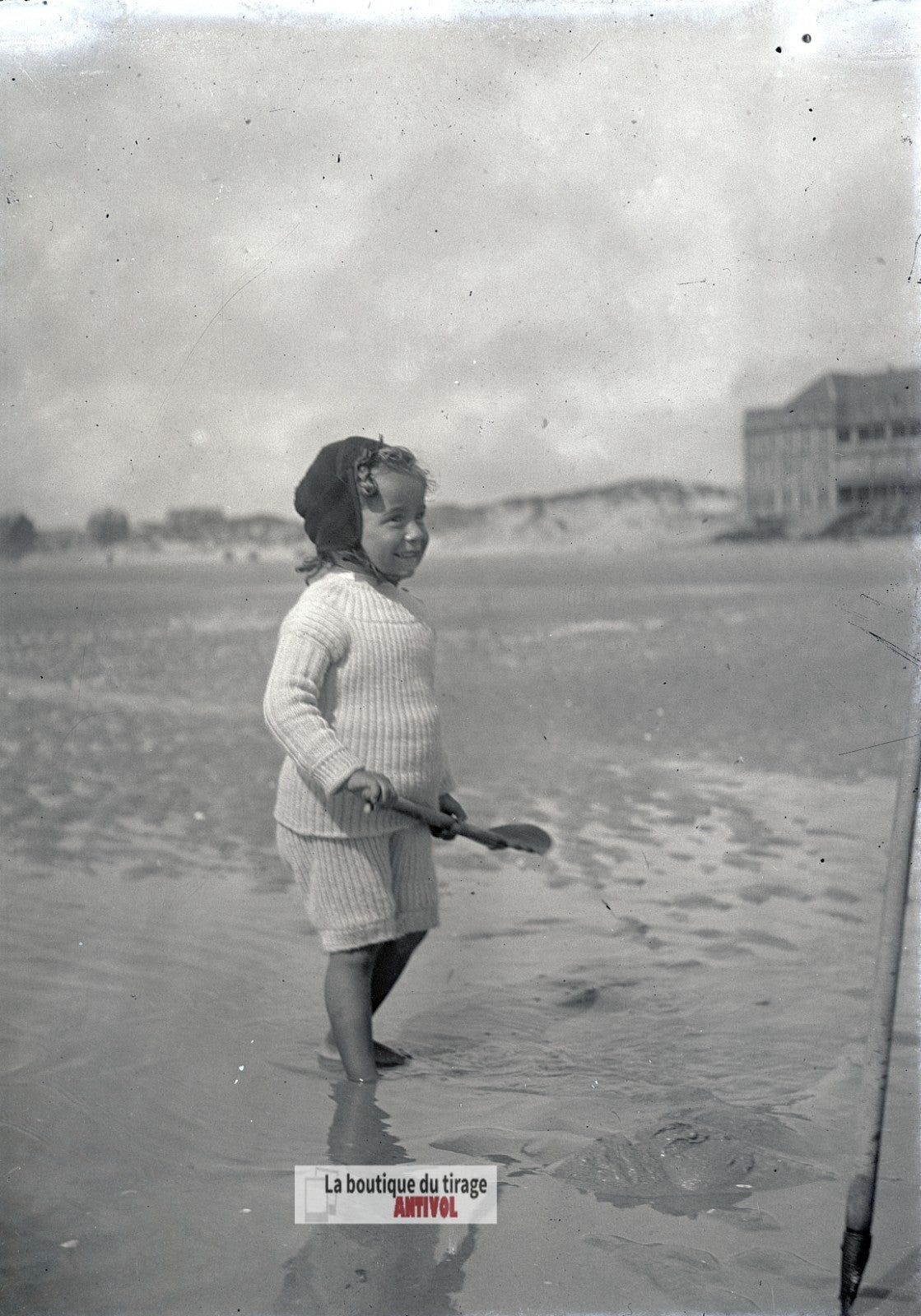 Enfant à la pelle, Berck-sur-Mer, plaque verre photo ancienne, négatif 9x12 cm