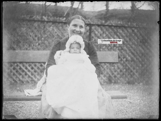 Plaque verre photo ancien négatif noir et blanc 9x12 cm femme bébé enfant France