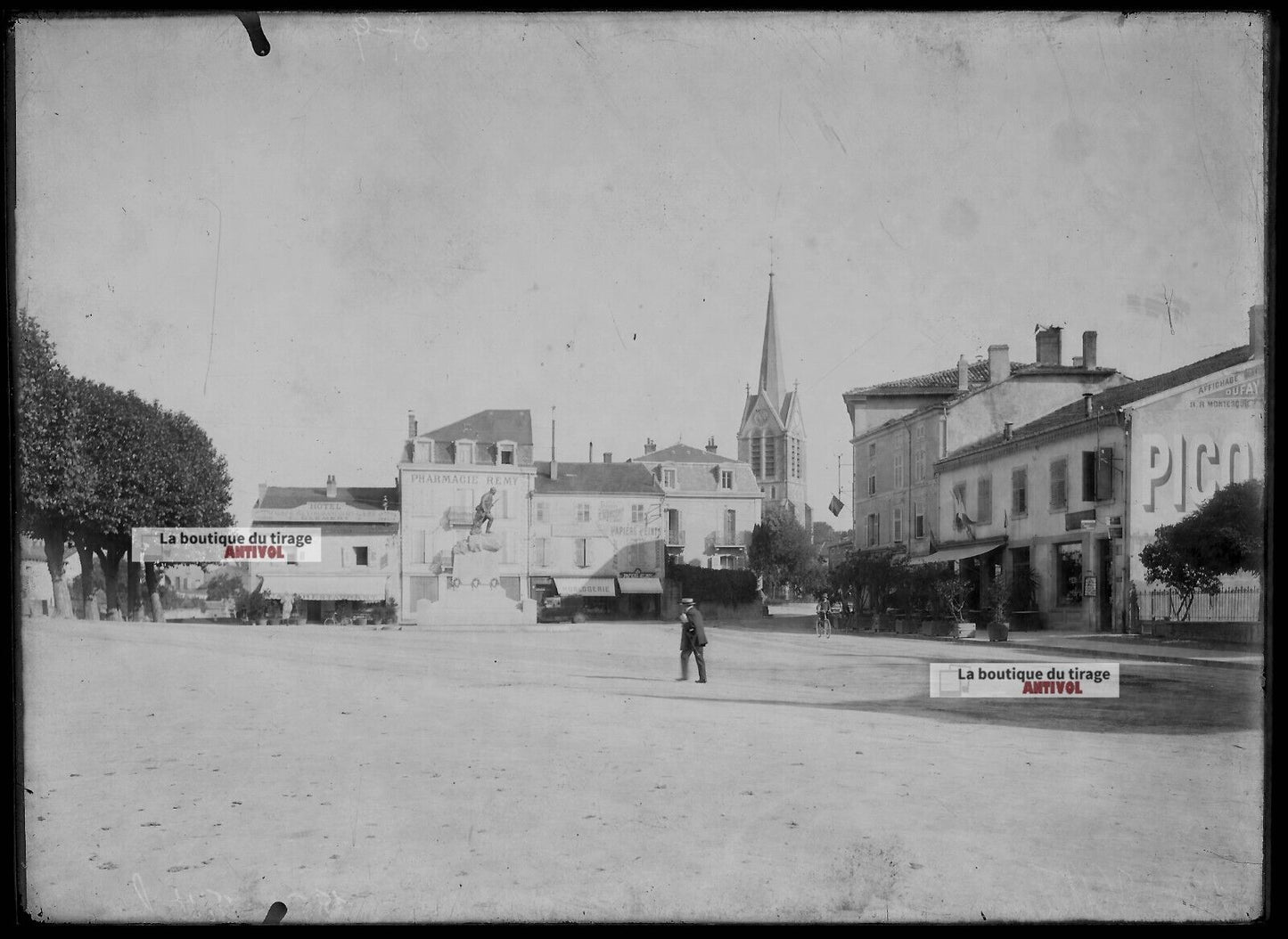 Plaque verre photo ancienne négatif noir et blanc 13x18 cm Vittel ville France