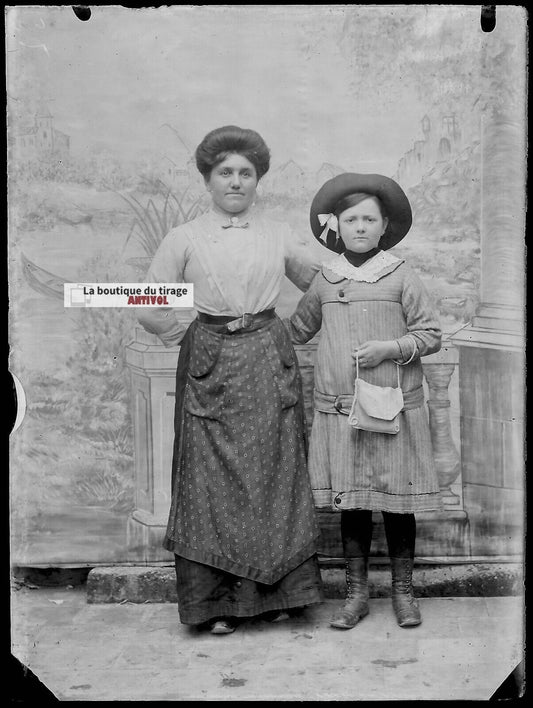 Plaque verre photo ancienne négatif noir et blanc 9x12 cm maman fille enfant