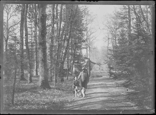 Plaque verre photo ancienne négatif noir et blanc 6x9 cm père fils chien entrée - La Boutique Du Tirage 