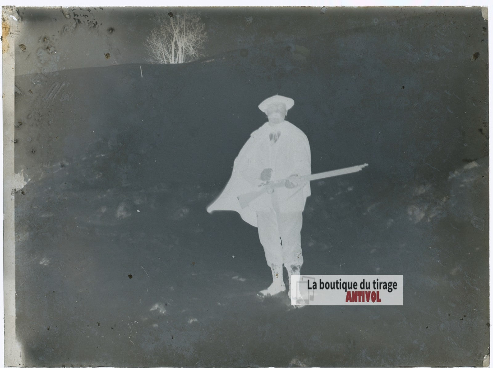 Chasseur dans un paysage enneigé, plaque verre photo ancienne, négatif 9x12 cm