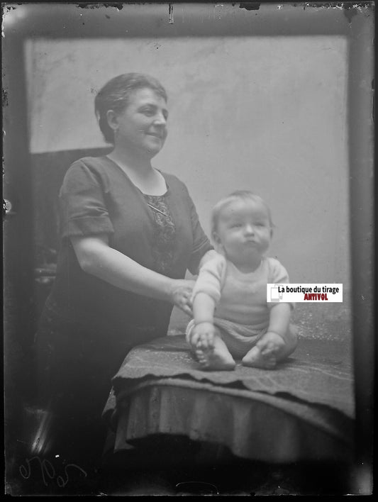 Femme, bébé, plaque verre photo ancienne, négatif noir & blanc 9x12 cm
