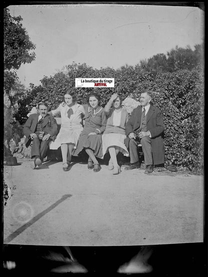 Groupe, personnages, Plaque verre photo ancienne, négatif noir & blanc 9x12 cm