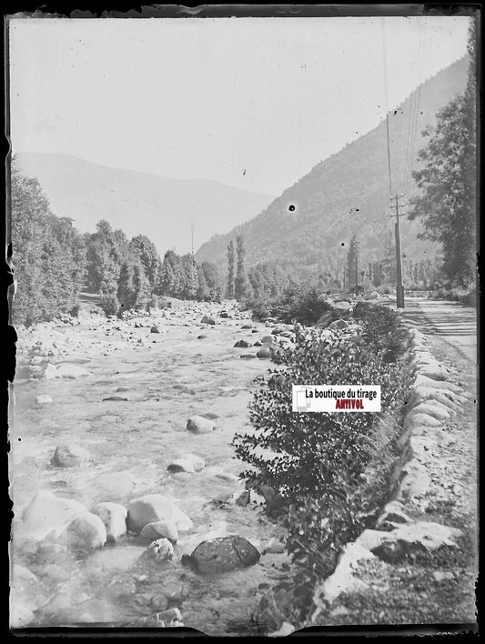 Pyrénées, rivière, Plaque verre photo ancienne, négatif noir & blanc 9x12 cm