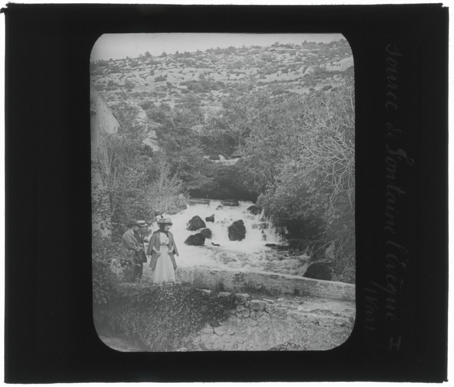 Source Fontaine l’Evêque, Var, photo ancienne plaque de verre, positif 8,5x10 cm