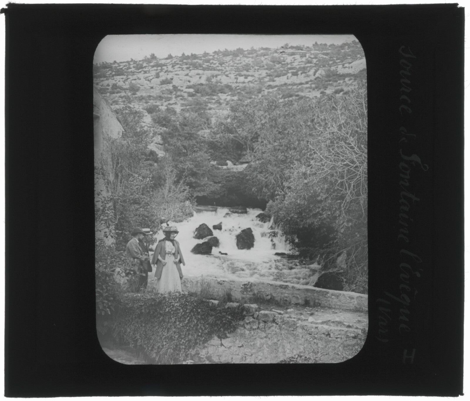 Source Fontaine l’Evêque, Var, photo ancienne plaque de verre, positif 8,5x10 cm