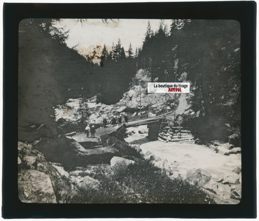 Alpiniste, montagne, eau, photo plaque verre, noir & blanc, positif 8,5x10 cm