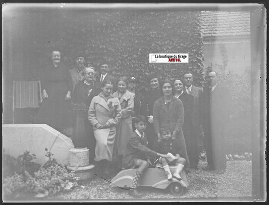 Famille, France, Plaque verre photo ancienne, négatif noir & blanc 9x12 cm