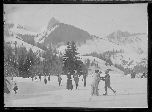 Plaque verre photo ancienne négatif noir et blanc 4x6 cm patin glace montagne 