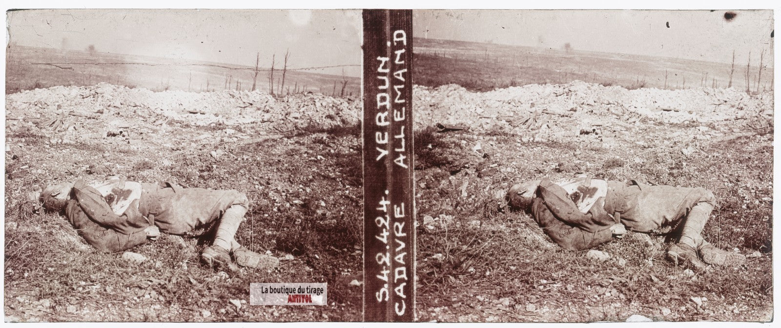 Verdun, cadavre allemand, guerre WW1, plaque verre stéréo, photo 4,5x10,7 cm