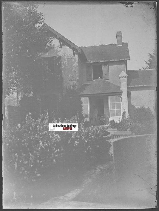 Jardin, maison, Plaque verre photo ancienne, négatif noir & blanc 9x12 cm