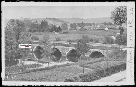 Plaque verre photo ancienne, négatif noir & blanc 9x14 cm Neufchâteau, pont, eau