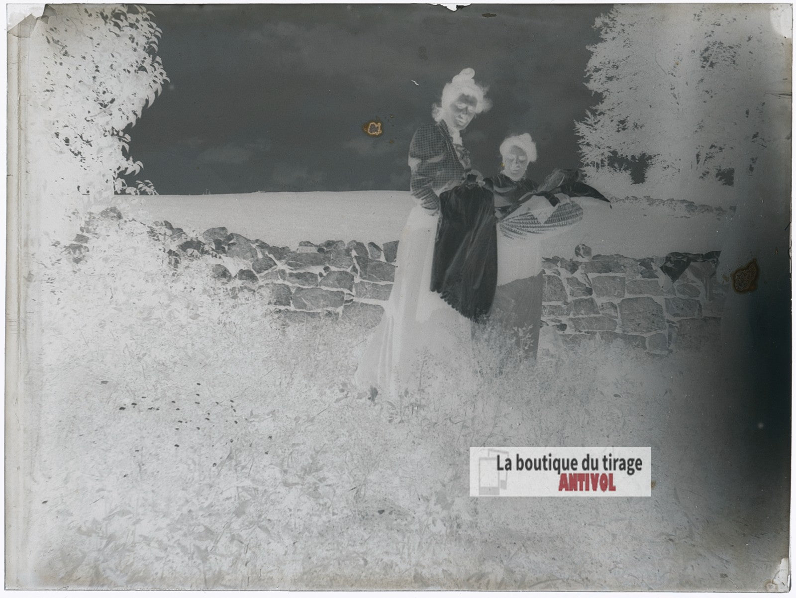 Deux femmes et un nourrisson, plaque verre photo ancienne, négatif 9x12 cm