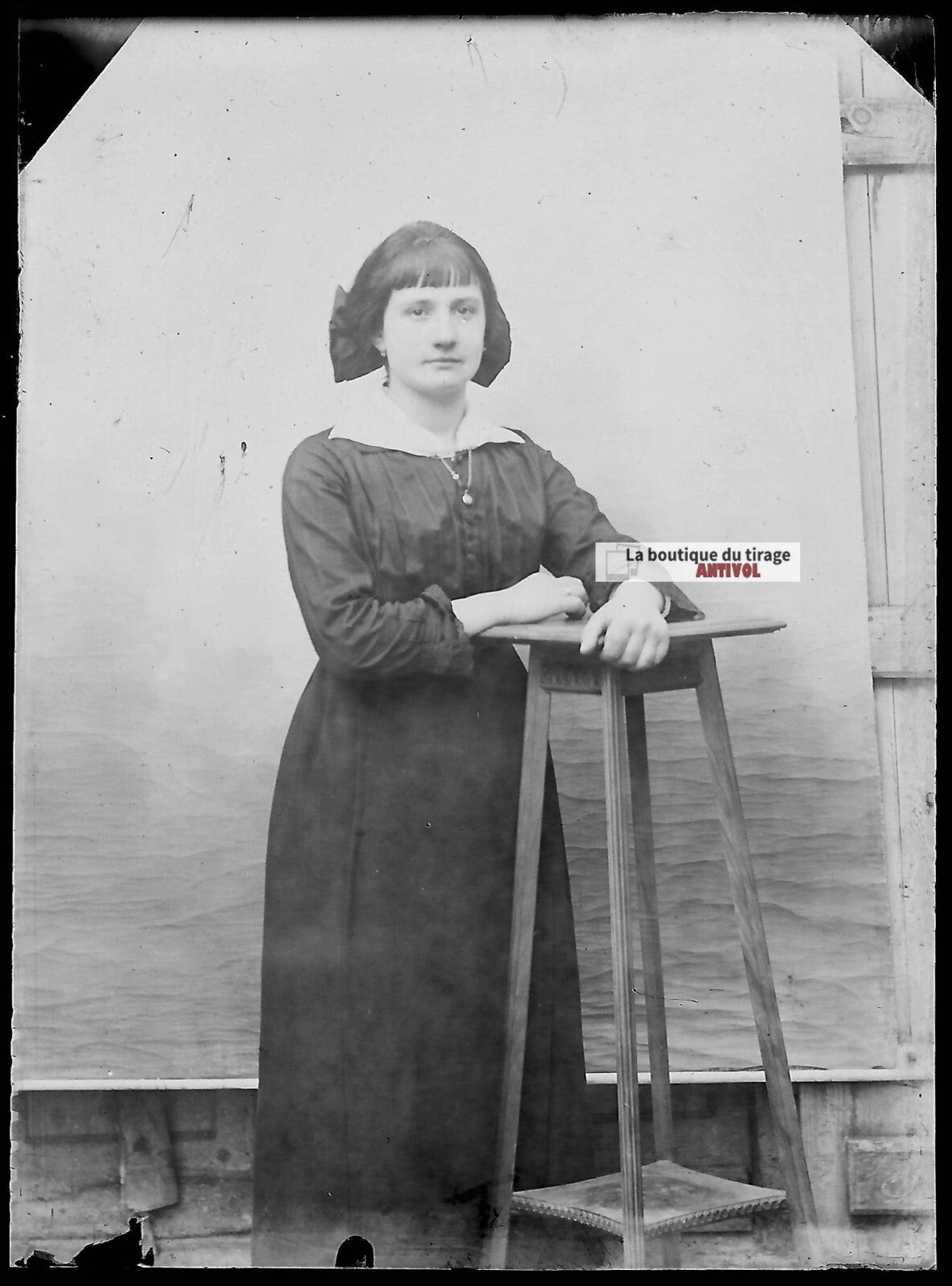 Plaque verre photo ancienne négatif noir et blanc 6x9 cm femme robe vintage 