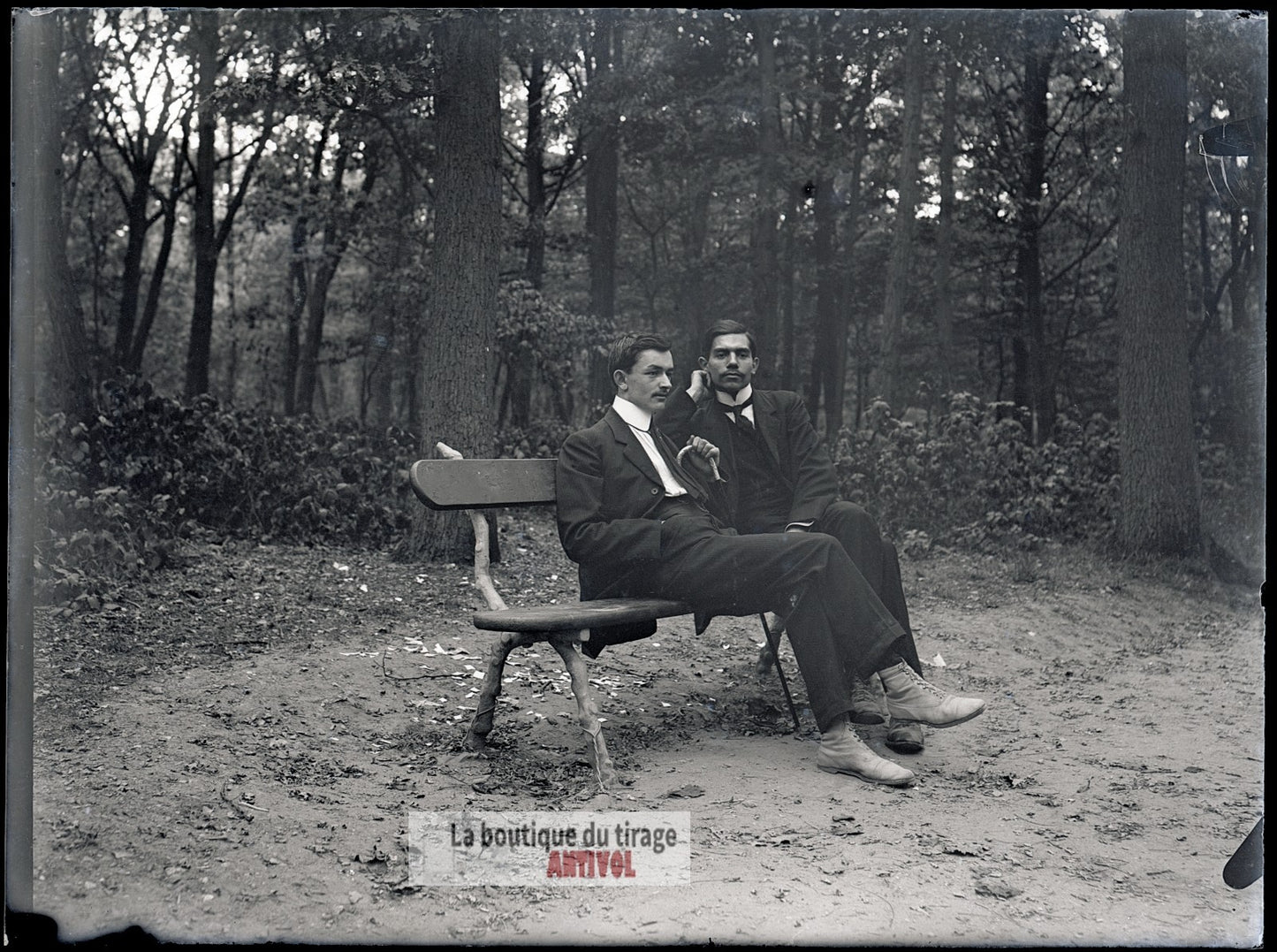 Deux hommes au Bois de Boulogne , plaque verre, photo ancienne, négatif 9x12 cm