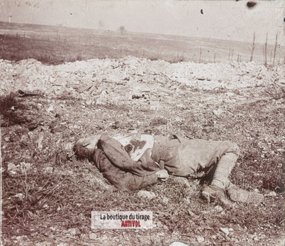 Verdun, cadavre allemand, guerre WW1, plaque verre stéréo, photo 4,5x10,7 cm