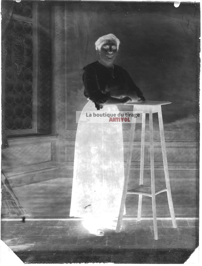 Plaque verre photo ancienne négatif noir et blanc 9x12 cm femme France vintage 