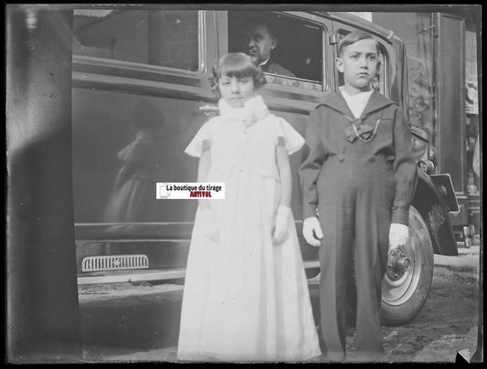 Enfants, voiture, Plaque verre photo ancienne, négatif noir & blanc 9x12 cm