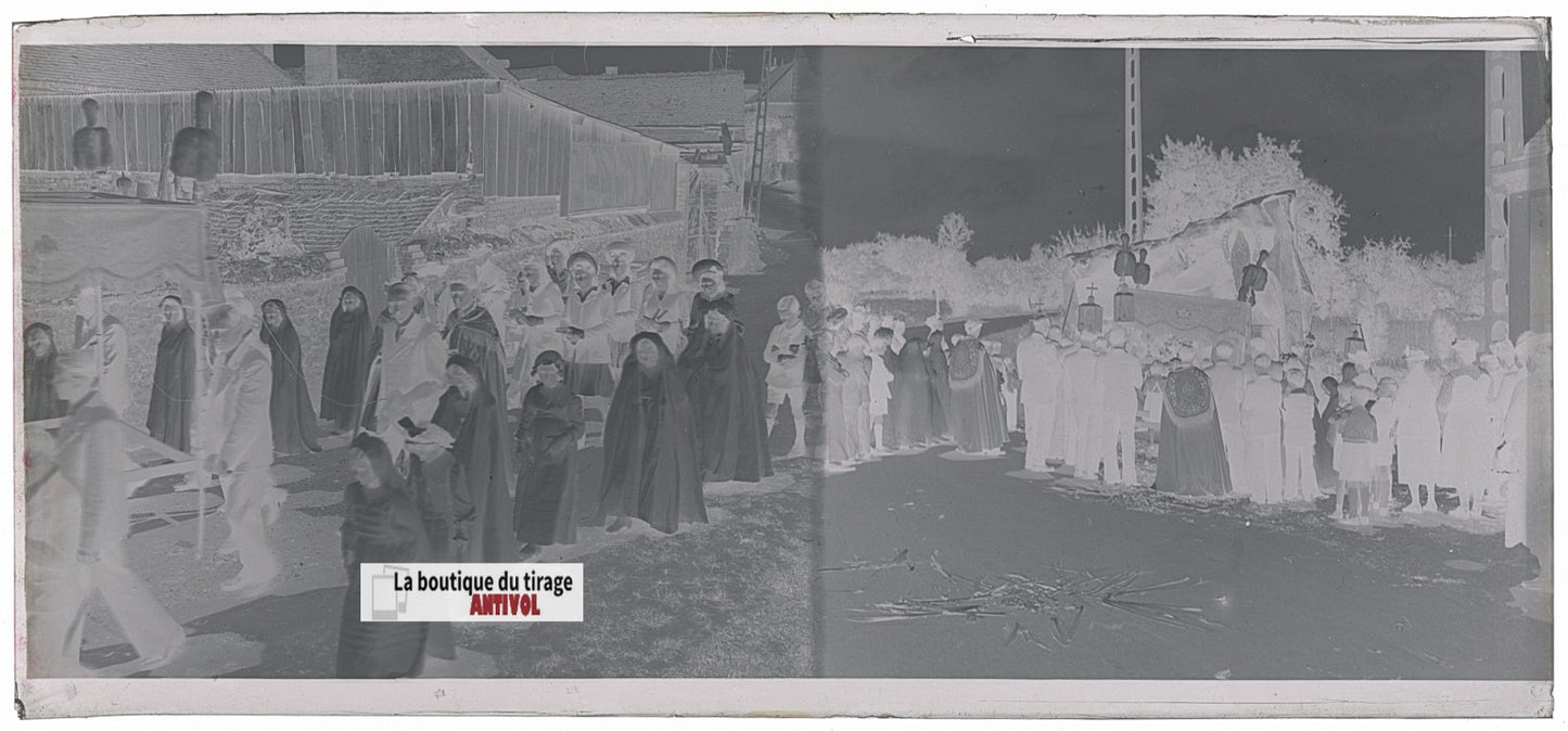 Procession, village France, plaque verre, photo ancienne, négatif N&B 6x13 cm