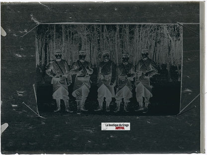Jeunes soldats en manœuvre, plaque verre, photo ancienne, négatif N&B 9x12 cm