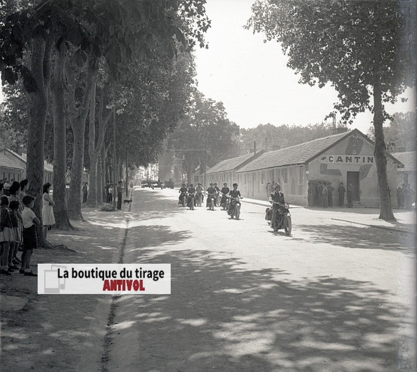 Camp du Ruchard, motos, plaque verre, photo ancienne, négatif N&B 6x13 cm