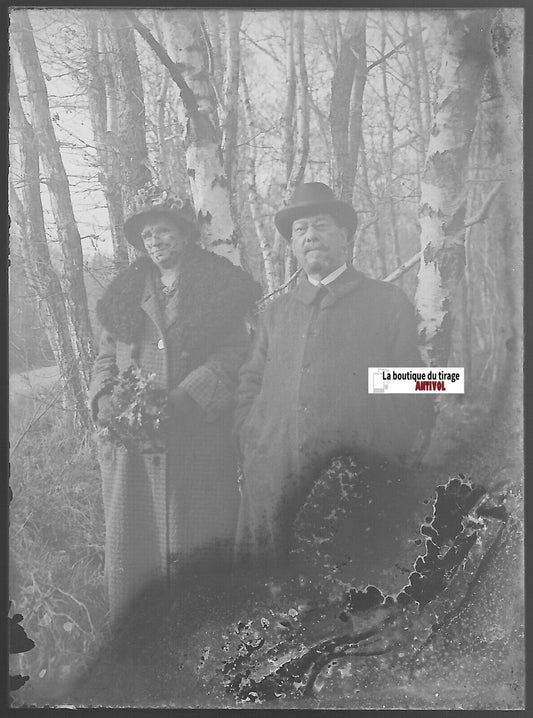 Couple, promenade, Plaque verre photo ancienne, négatif noir & blanc 6x9 cm