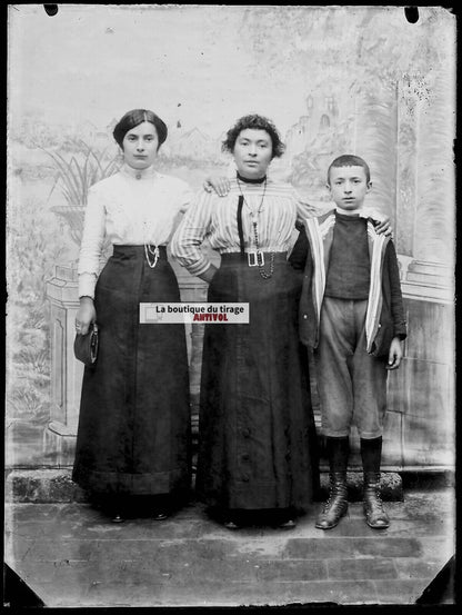 Plaque verre photo ancienne négatif noir et blanc 9x12 cm famille personnages 