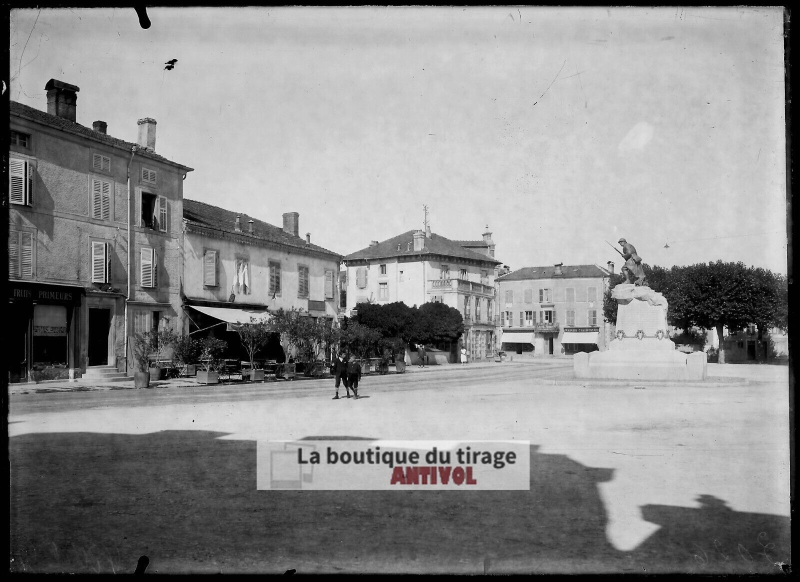 Plaque verre photo ancienne négatif noir et blanc 13x18 cm Vittel ville France