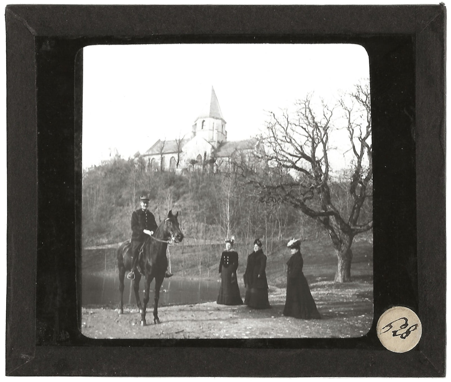 Fontaines, église cheval, personnages, photo plaque de verre, positif 8,5x10 cm