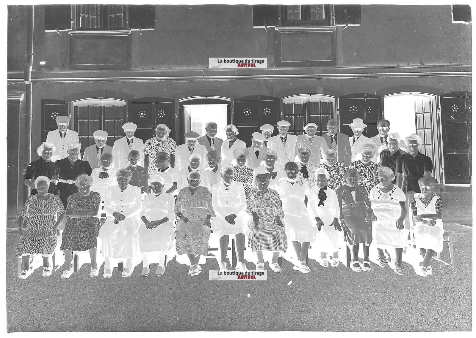 Plaque verre photo ancienne négatif noir et blanc 13x18 cm groupe village France