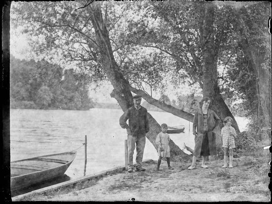 Plaque verre photo ancienne négatif noir et blanc 9x12 cm famille eau rivière 