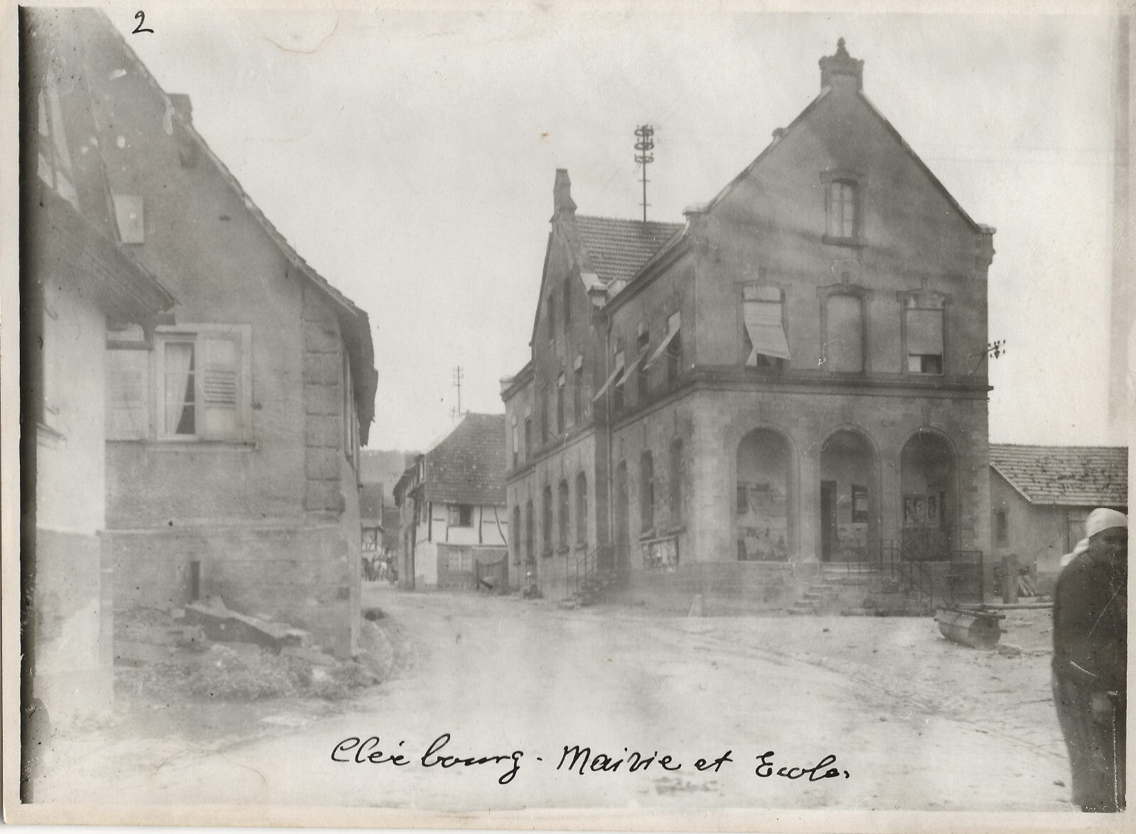 Plaque verre photo ancienne négatif noir et blanc 13x18 cm Cleebourg Mairie