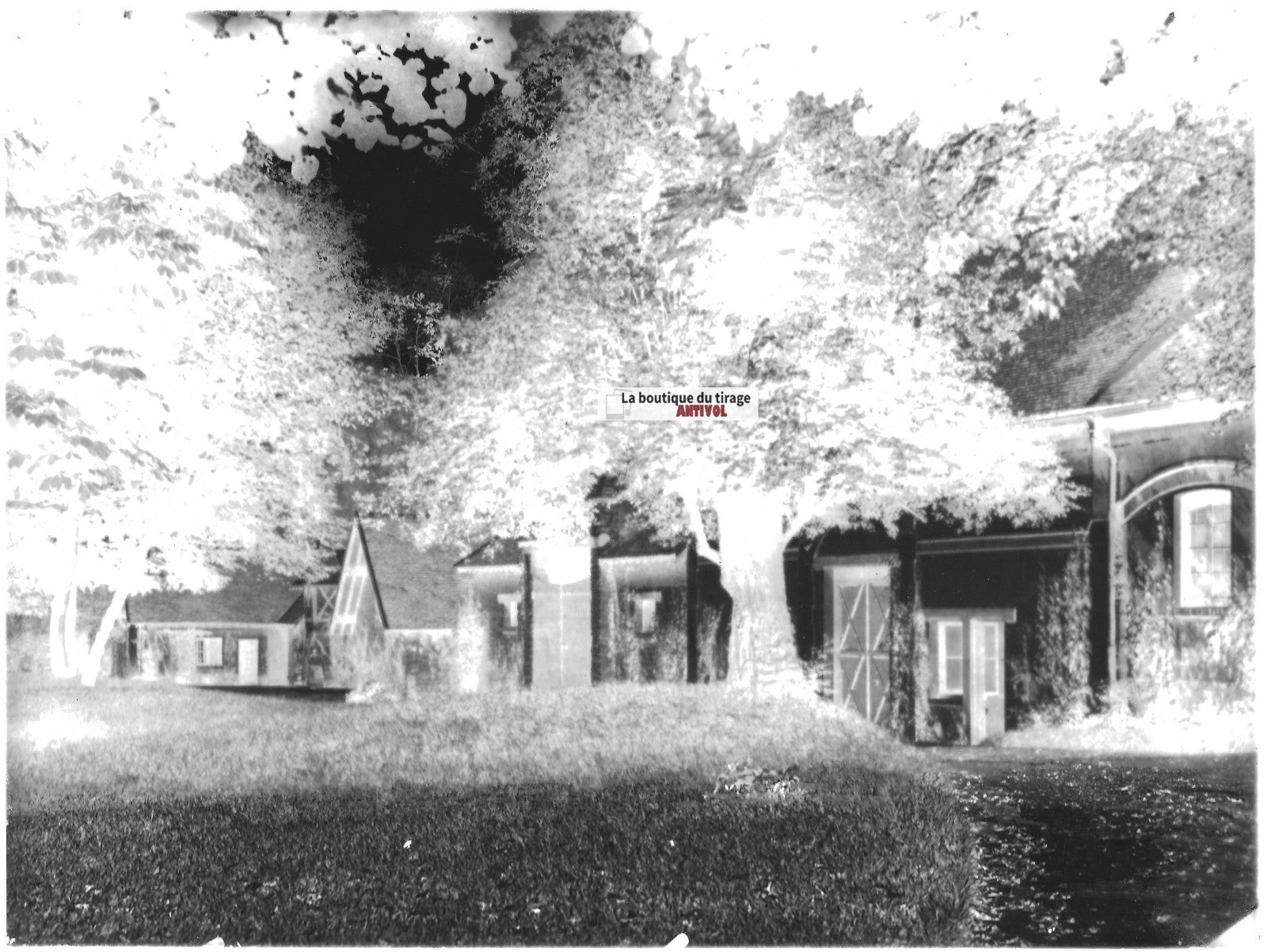 Plaque verre photo ancienne négatif noir et blanc 18x24 cm château Bailly France