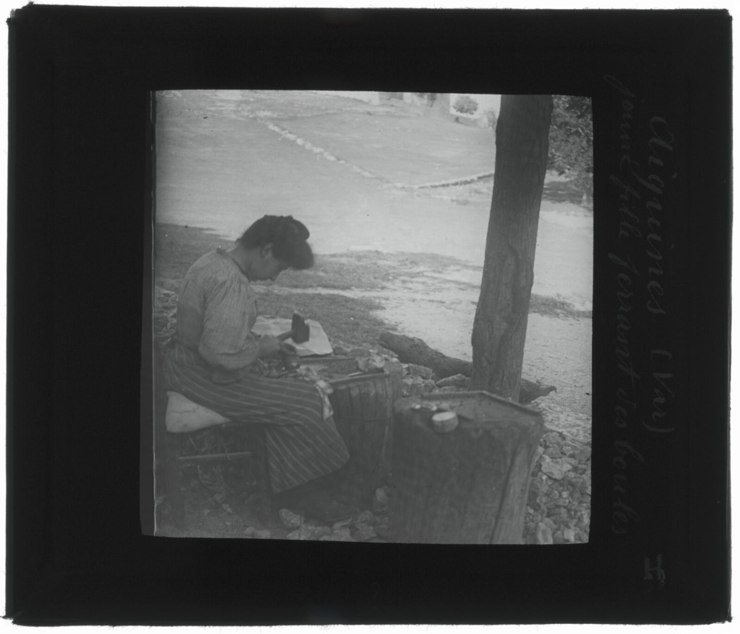 Aiguines, jeune fille, Var, photo ancienne plaque de verre, positif 8,5x10 cm