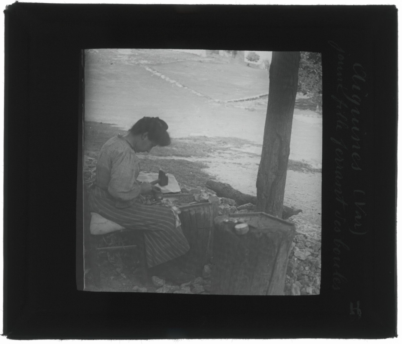 Aiguines, jeune fille, Var, photo ancienne plaque de verre, positif 8,5x10 cm