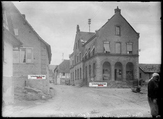 Plaque verre photo ancienne négatif noir et blanc 13x18 cm Cleebourg Mairie