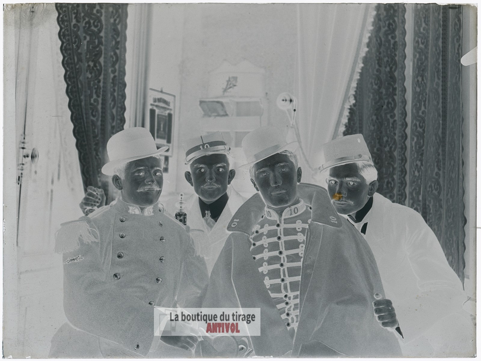 Camaraderie soldats, Paris 1910, plaque verre, photo ancienne, négatif 9x12 cm