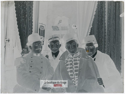 Camaraderie soldats, Paris 1910, plaque verre, photo ancienne, négatif 9x12 cm