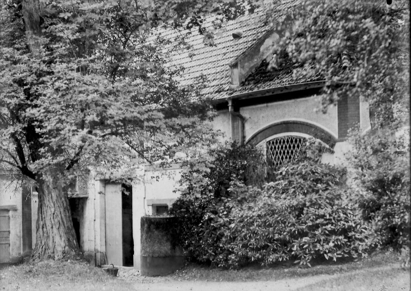 Plaque verre photo ancienne négatif 13x18 cm grange château vintage France 