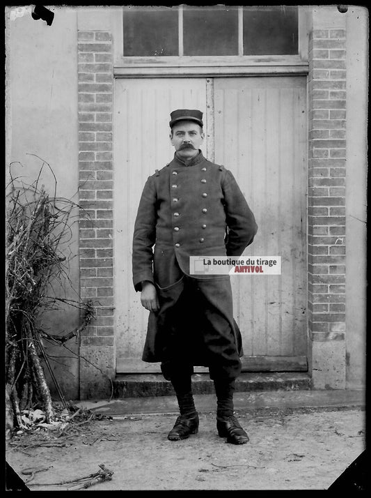 Plaque verre photo ancienne négatif noir et blanc 9x12 cm soldat 239e régiment