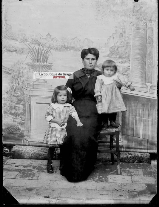 Plaque verre photo ancienne négatif noir et blanc 9x12 cm mère filles enfants 